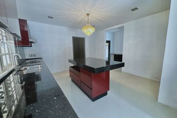 Serene Luxury Bungalow with Private Pool @ Jalan Semarak, Kuala Lumpur