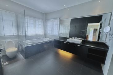 Serene Luxury Bungalow with Private Pool @ Jalan Semarak, Kuala Lumpur