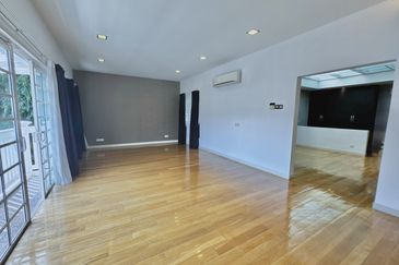 Serene Luxury Bungalow with Private Pool @ Jalan Semarak, Kuala Lumpur