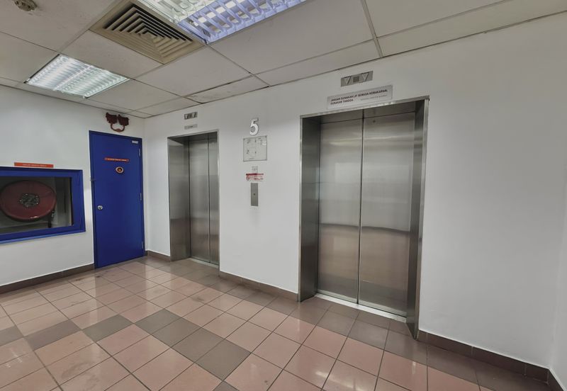 Flexible Office or Storage Space in Prime PJ Location