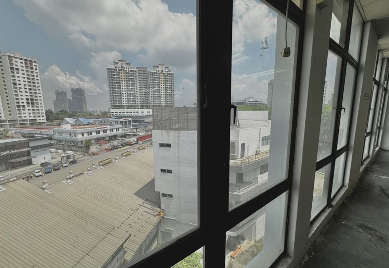 Flexible Office or Storage Space in Prime PJ Location