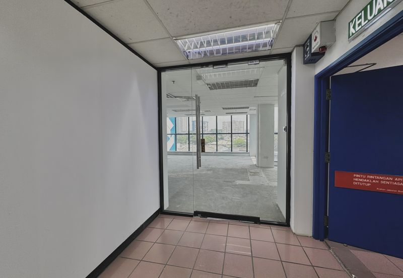 Flexible Office or Storage Space in Prime PJ Location