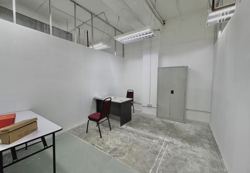 Versatile Office or Storage Space in Prime PJ Location