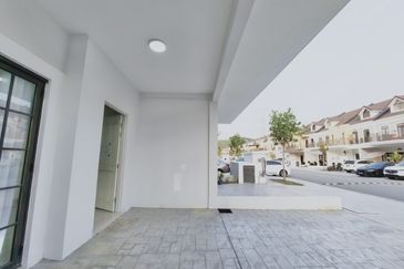 Monet Springtime @ Sunsuria City