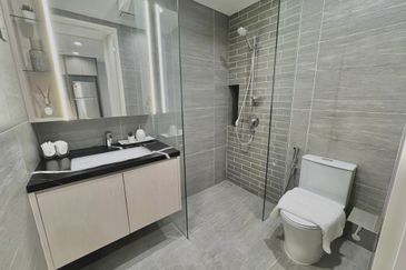 Modern 2-Bed Freehold Condo in Heart of Bukit Bintang