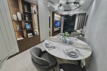 Modern 2-Bed Freehold Condo in Heart of Bukit Bintang