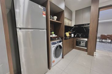 Modern 2-Bed Freehold Condo in Heart of Bukit Bintang
