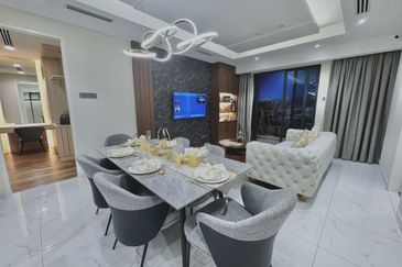 Freehold Dual Key Condo with Balcony in Prime Bukit Bintang