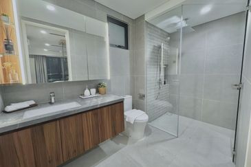 Freehold Dual Key Condo with Balcony in Prime Bukit Bintang