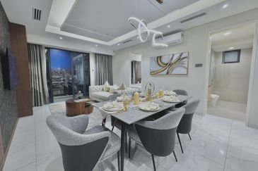 Freehold Dual Key Condo with Balcony in Prime Bukit Bintang