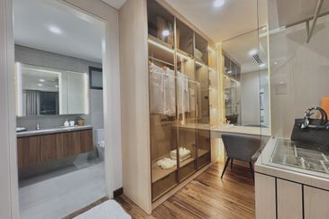 Freehold Dual Key Condo with Balcony in Prime Bukit Bintang