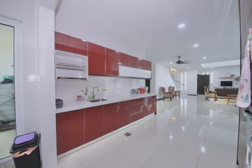 Trillium, Perdana Lakeview East