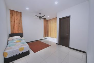 Trillium, Perdana Lakeview East