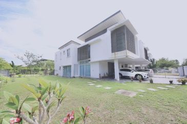 Trillium, Perdana Lakeview East