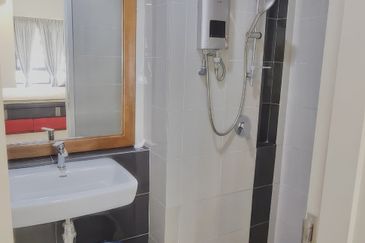 Pandora @ Tropicana Metropark