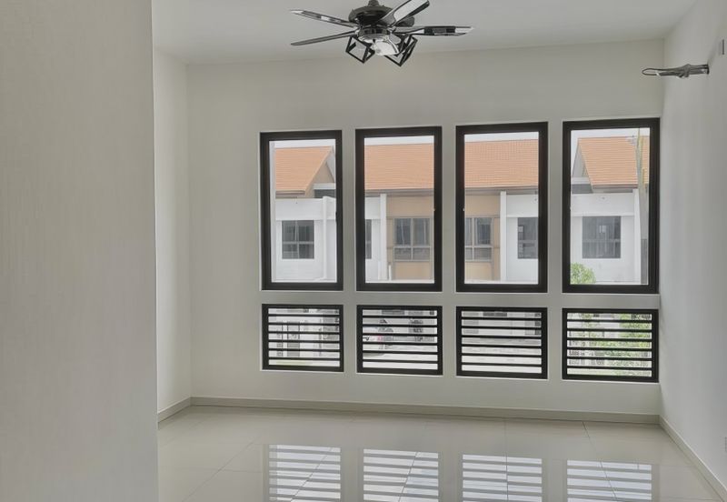 Setia Warisan Tropika (Belladonna)