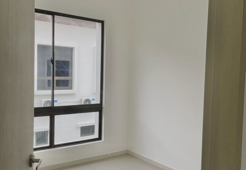 Setia Warisan Tropika (Belladonna)