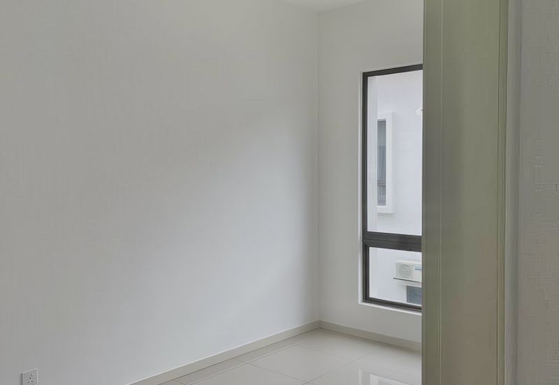 Setia Warisan Tropika (Belladonna)