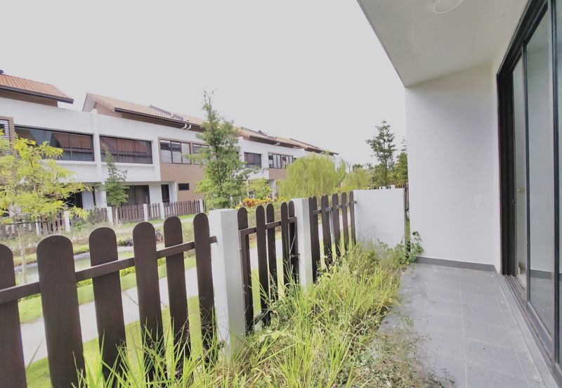 Setia Warisan Tropika (Belladonna)