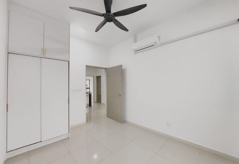 Setia Warisan Tropika (Belladonna)