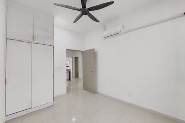 Setia Warisan Tropika (Belladonna)