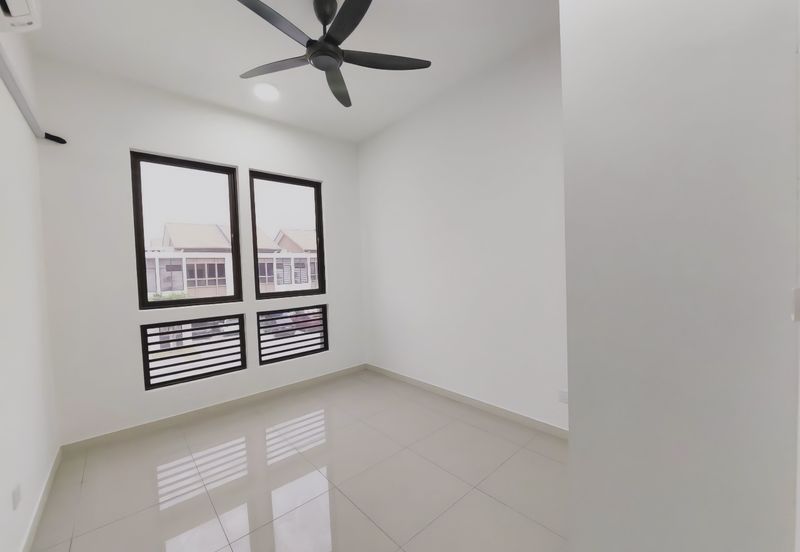 Setia Warisan Tropika (Belladonna)