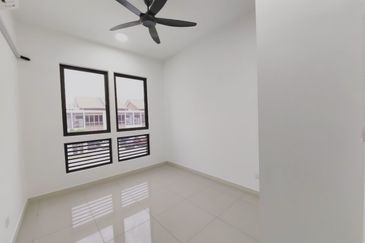 Setia Warisan Tropika (Belladonna)