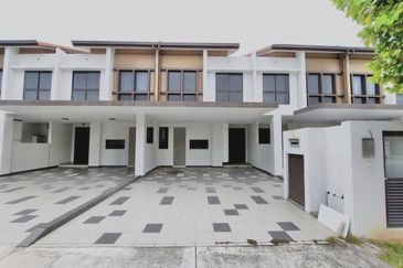 Setia Warisan Tropika (Belladonna)