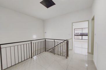 Setia Warisan Tropika (Belladonna)