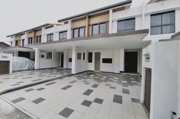 Setia Warisan Tropika (Belladonna)