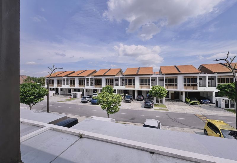 Setia Warisan Tropika (Belladonna)