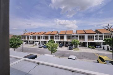 Setia Warisan Tropika (Belladonna)