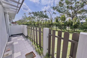 Setia Warisan Tropika (Belladonna)