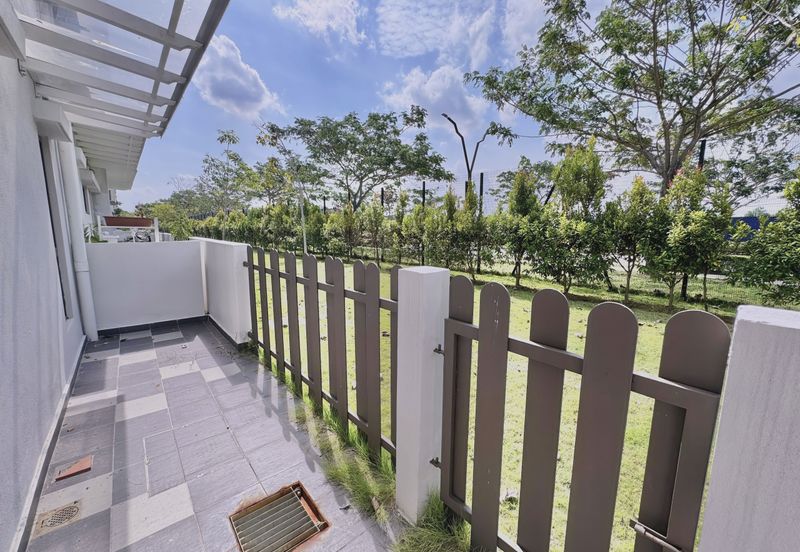 Setia Warisan Tropika (Belladonna)