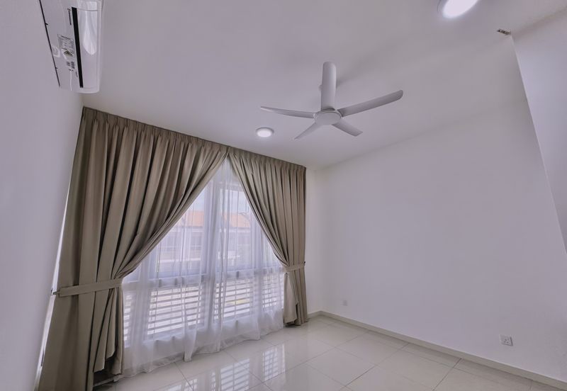 Setia Warisan Tropika (Belladonna)