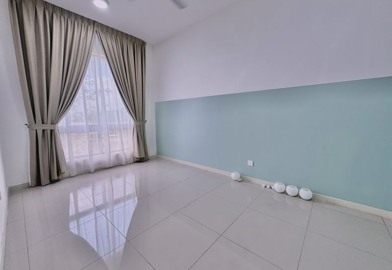 Setia Warisan Tropika (Belladonna)