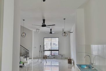 Setia Warisan Tropika (Belladonna)