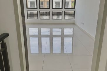 Setia Warisan Tropika (Belladonna)