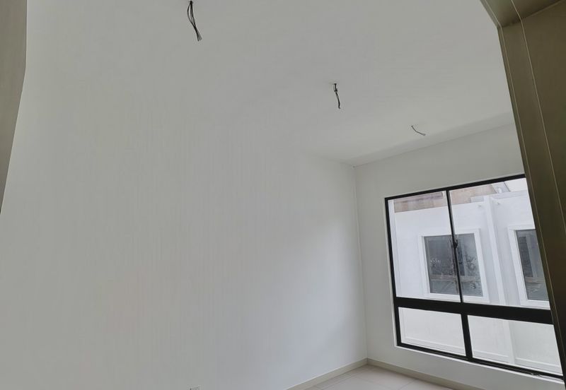 Setia Warisan Tropika (Belladonna)