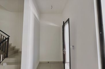 Setia Warisan Tropika (Belladonna)