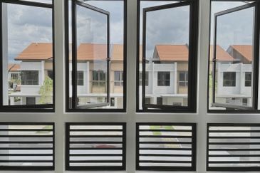 Setia Warisan Tropika (Belladonna)