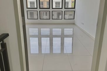 Setia Warisan Tropika (Belladonna)