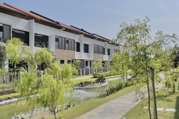 Setia Warisan Tropika (Belladonna)