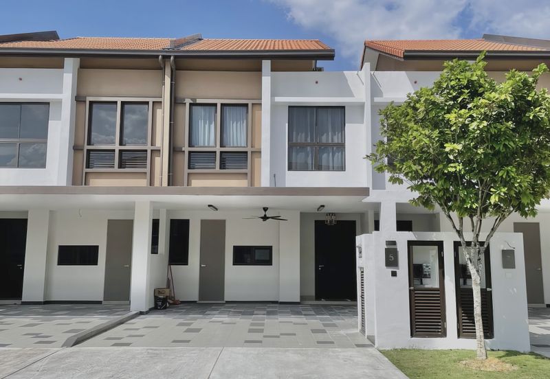 Setia Warisan Tropika (Belladonna)