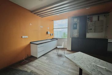 HiCom-Glenmarie Industrial Park