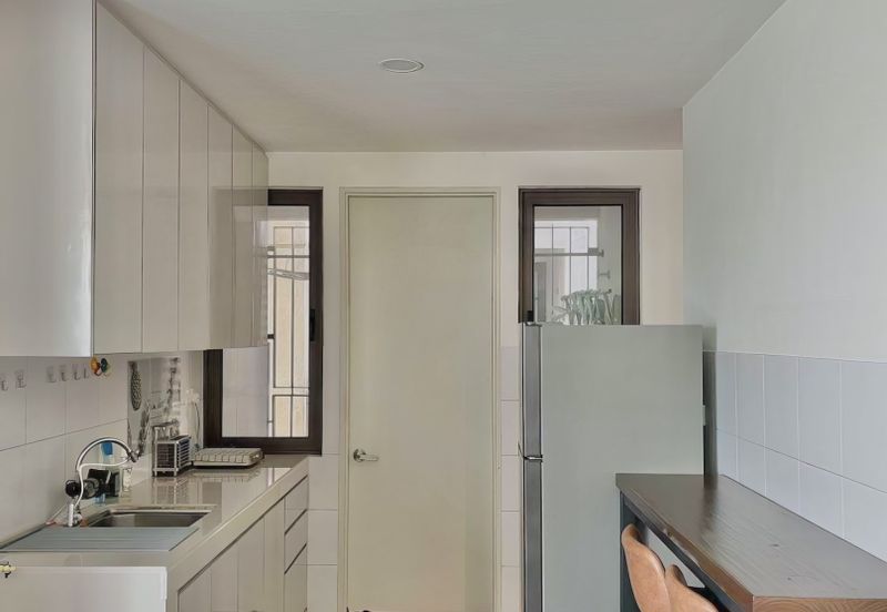 Lake Point Residence