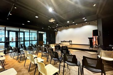 Fully Furnished Vibrant Modern Co-Working Space For Rental @ Subang