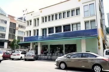 For Rent - Busy Corner Shoplot PJU 8 Suitable for FnB Business