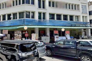 For Rent - Busy Corner Shoplot PJU 8 Suitable for FnB Business