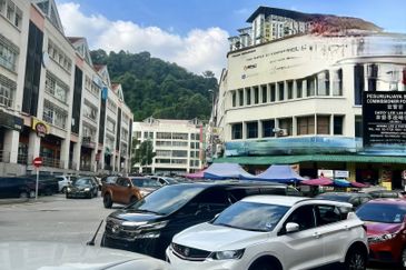 For Rent - Busy Corner Shoplot PJU 8 Suitable for FnB Business